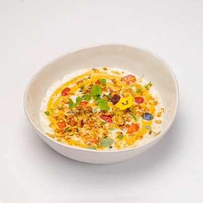 Овсяная каша с маракуей и карамелью
