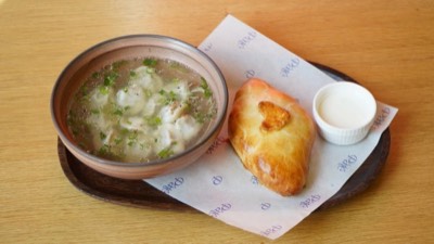 Домашние пельмени с пирожком с капустой